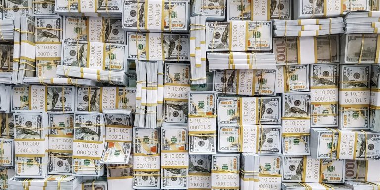 Com pessimismo externo, dólar sobe 0,47% e aproxima-se de R$ 5,20