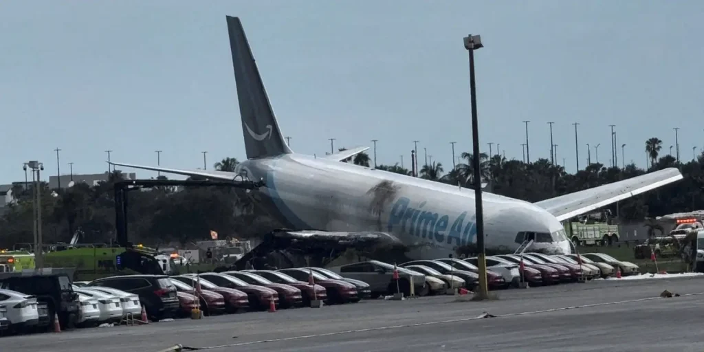 Pelo menos 5 pessoas morrem em acidente com avião de carga em Miami