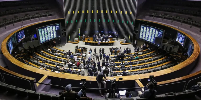 MP da "taxa das blusinhas" é aprovada na Câmara e vai ao Senado