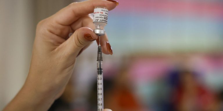 Desinformação faz com que só 5% das crianças sejam protegidas da covid